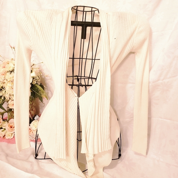 💋4/$20Medium Cardigan - Picture 2 of 3